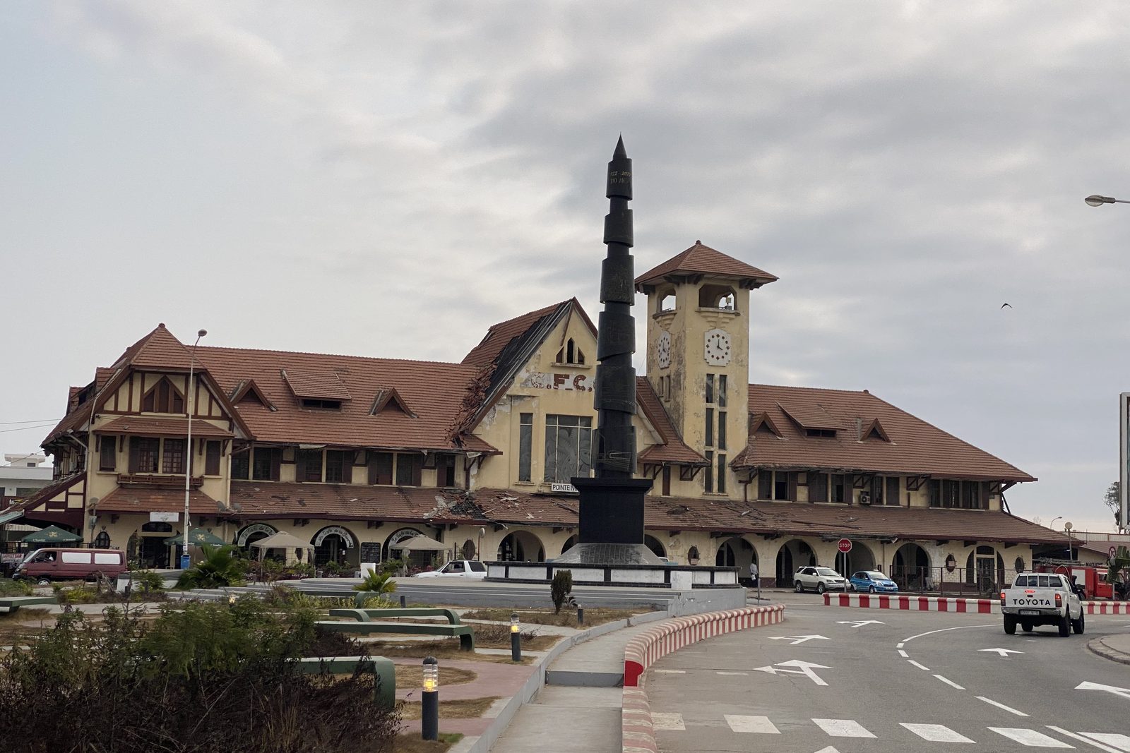 Gare de Pointe-Noire, illustrant le patrimoine bâti suivi par le bureau d'études au Congo