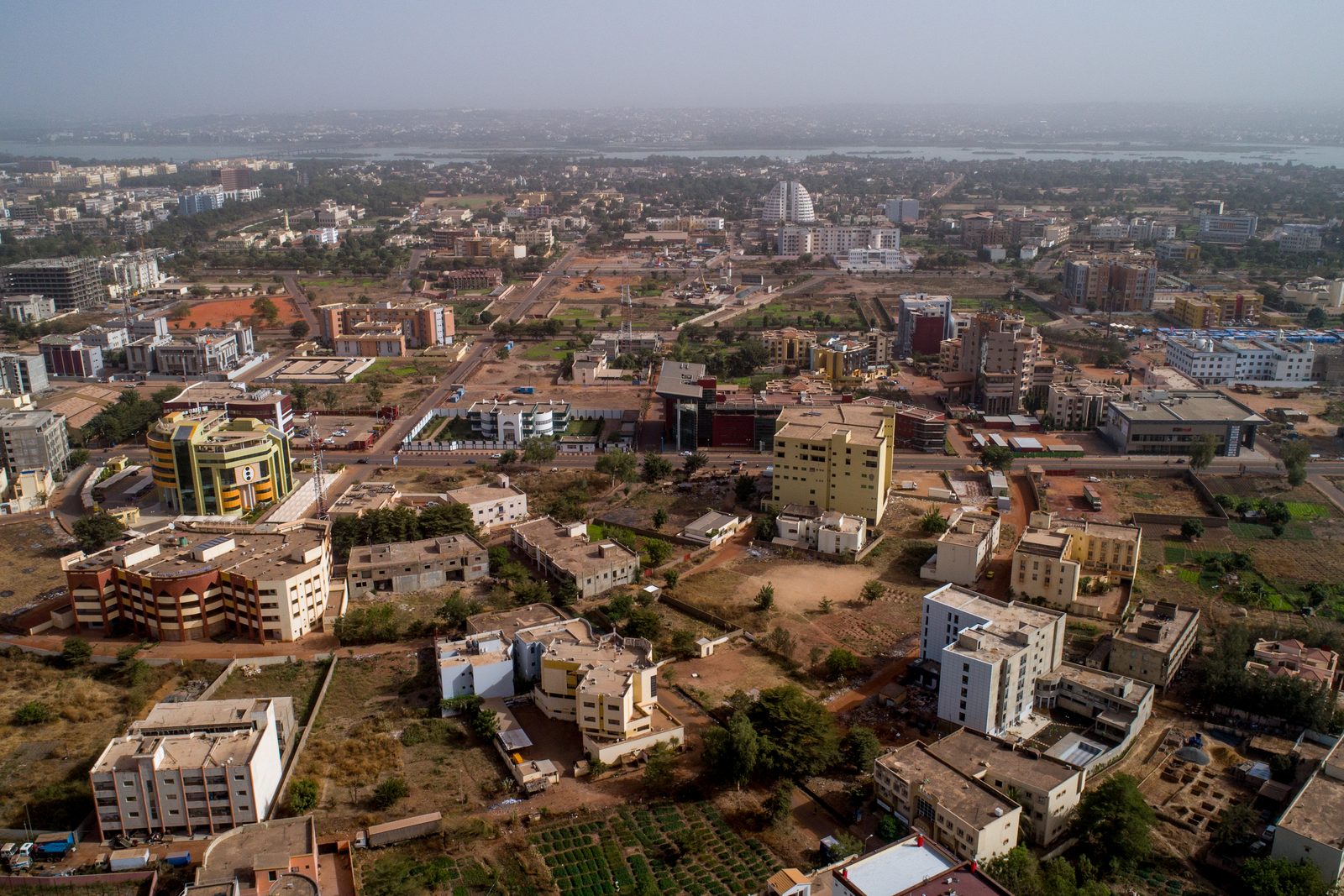 Vue aérienne du quartier ACI 2000 à Bamako, illustrant les projets suivis par le bureau d'études au Mali